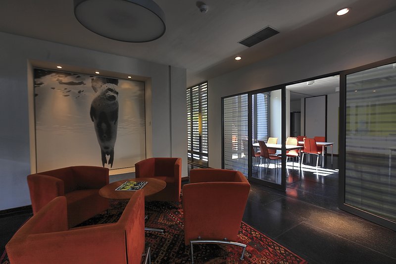 fellesareal og møterom i den norske ambassaden i Kathmandu